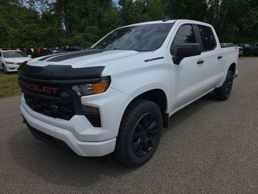 Summit White 2023 Chevrolet Silverado 1500 Custom