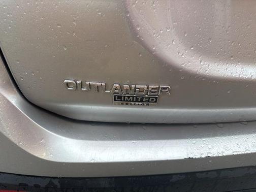 2020 Mitsubishi Outlander ES