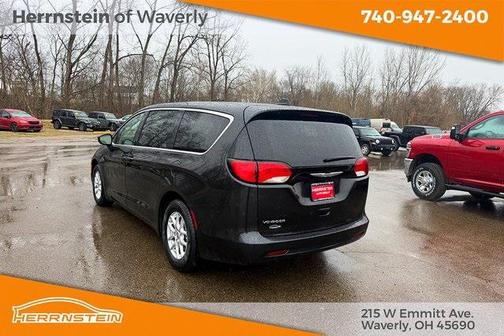 2023 Chrysler Voyager LX