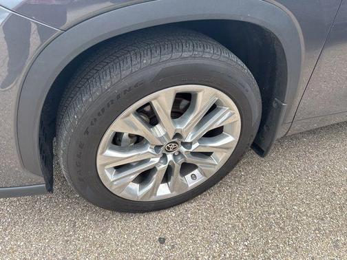 Magnetic Gray Metallic 2020 Toyota Highlander Limited