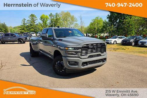 Ceramic Gray Clearcoat 2026 RAM 3500 Big Horn Crew Cab 4x4 8' Box
