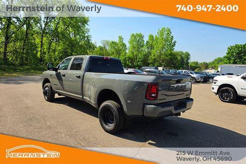 Ceramic Gray Clearcoat 2026 RAM 3500 Big Horn Crew Cab 4x4 8' Box