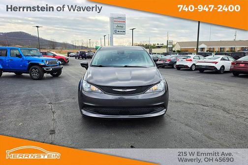 Granite Crystal Metallic Clearcoat 2023 Chrysler Voyager LX