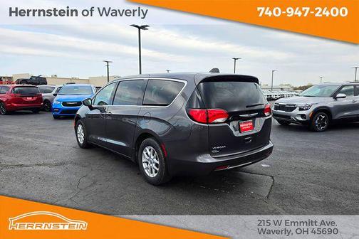 Granite Crystal Metallic Clearcoat 2023 Chrysler Voyager LX
