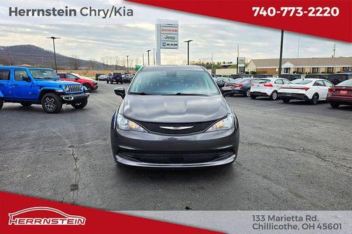 Granite Crystal Metallic Clearcoat 2023 Chrysler Voyager LX