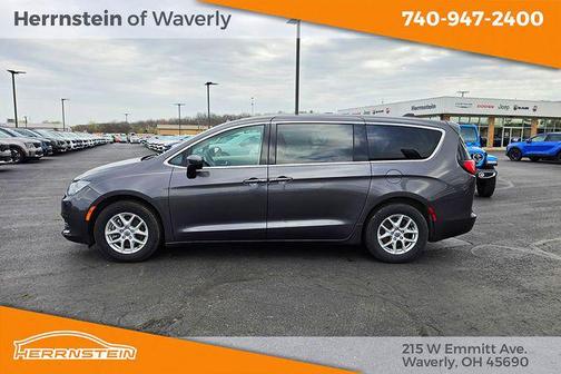 Granite Crystal Metallic Clearcoat 2023 Chrysler Voyager LX