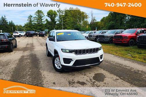 Bright White Clearcoat 2023 Jeep Grand Cherokee Laredo