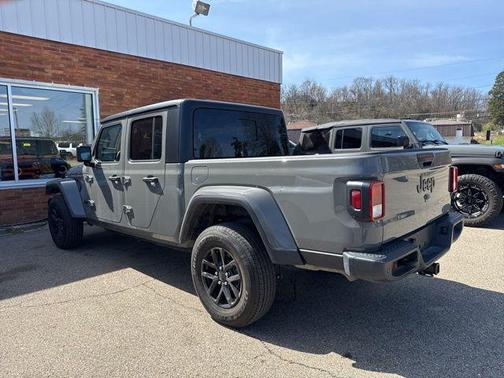 2023 Jeep Gladiator Sport S
