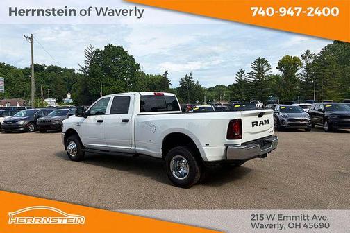 Bright White Clearcoat 2026 RAM 3500 Tradesman Crew Cab 4x4 8' Box