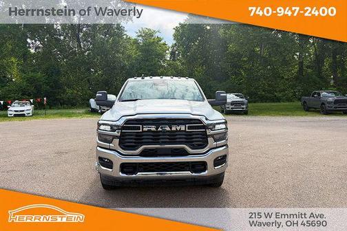 Bright White Clearcoat 2026 RAM 3500 Tradesman Crew Cab 4x4 8' Box