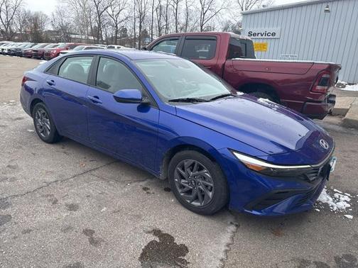 2024 Hyundai ELANTRA SEL