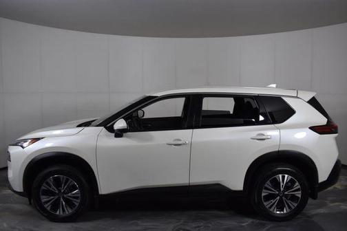 Pearl White Tricoat 2021 Nissan Rogue SV