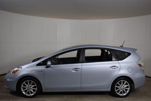 2014 Toyota Prius v Five