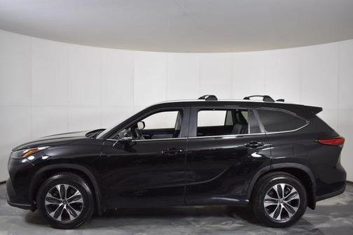 Midnight Black Metallic 2023 Toyota Highlander XLE