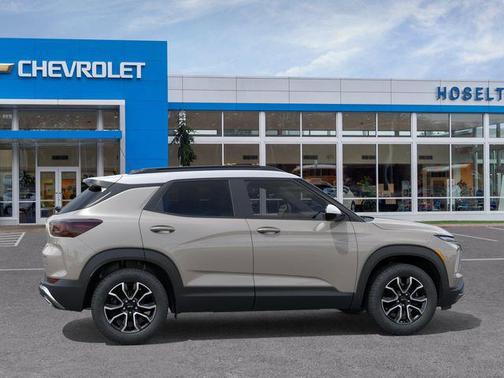 Iridescent Pearl Tricoat 2026 Chevrolet Trailblazer ACTIV