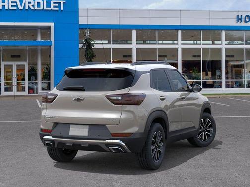 Iridescent Pearl Tricoat 2026 Chevrolet Trailblazer ACTIV
