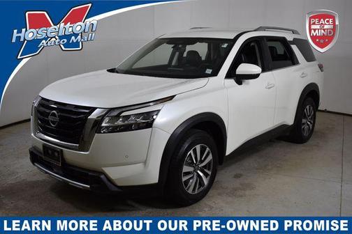 2023 Nissan Pathfinder SL 4WD