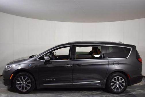 Granite Crystal Metallic Clearcoat 2023 Chrysler Pacifica L