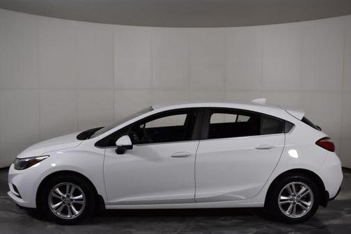 Summit White 2018 Chevrolet Cruze LT