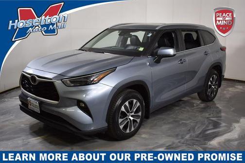 Moon Dust 2023 Toyota Highlander XLE