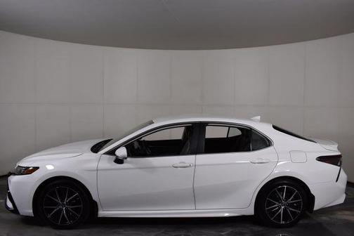 Ice Cap 2024 Toyota Camry SE