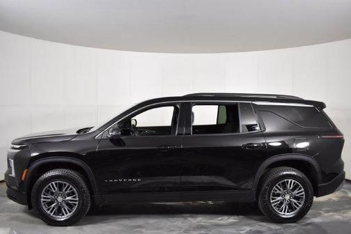 Mosaic Black Metallic 2024 Chevrolet Traverse LT