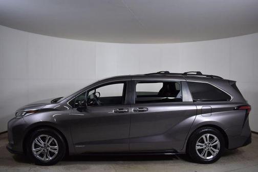 2021 Toyota Sienna XSE 7 Passenger