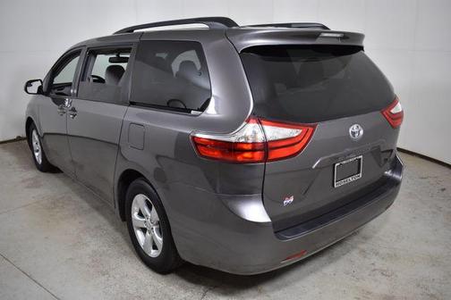 2016 Toyota Sienna LE