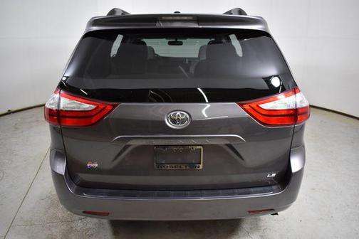 2016 Toyota Sienna LE