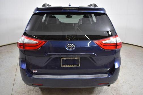 2018 Toyota Sienna XLE