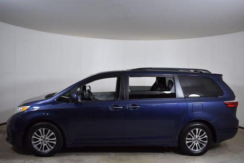 2018 Toyota Sienna XLE