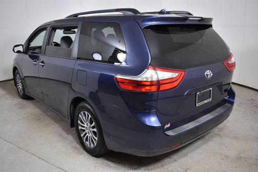 2018 Toyota Sienna XLE