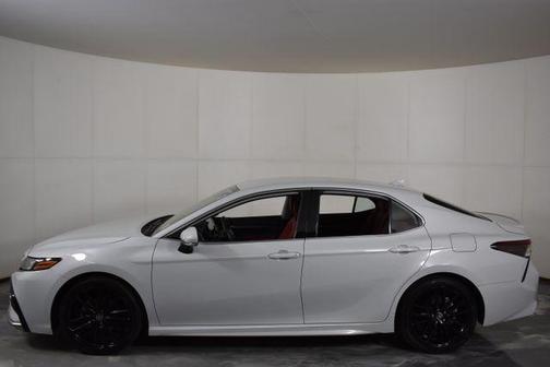 Ice Edge 2024 Toyota Camry Hybrid SE