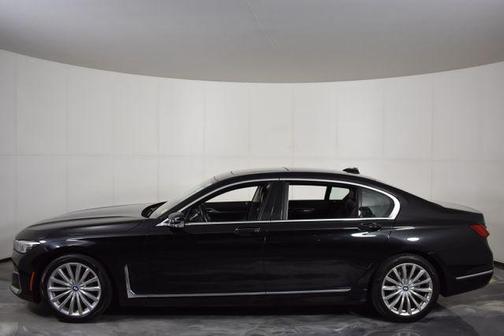 Black Sapphire Metallic 2020 BMW 740 xDrive