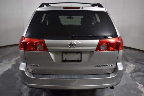 2010 Toyota Sienna LE