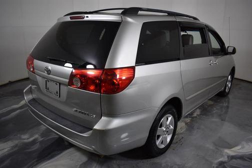 2010 Toyota Sienna LE