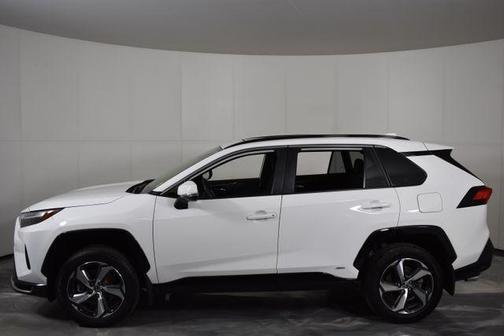 Ice Cap 2025 Toyota RAV4 Hybrid SE