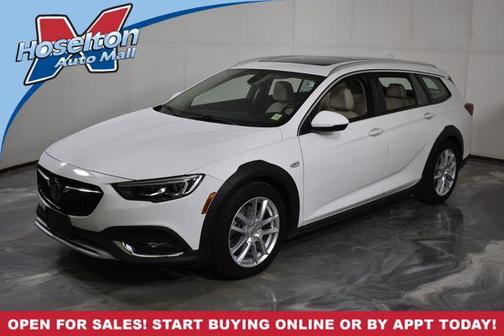 Summit White 2018 Buick Regal TourX Essence
