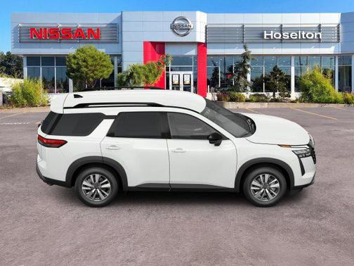 White Pearl 2026 Nissan Pathfinder SL