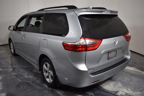 2020 Toyota Sienna LE
