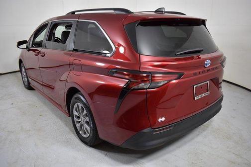 2021 Toyota Sienna LE