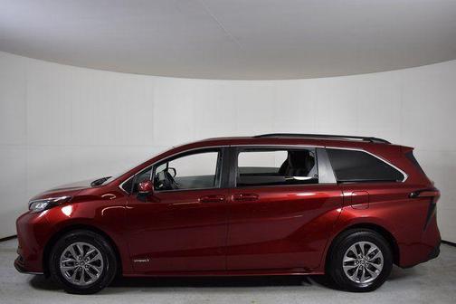 2021 Toyota Sienna LE