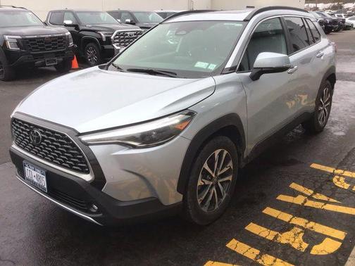 2024 Toyota Corolla Cross XLE