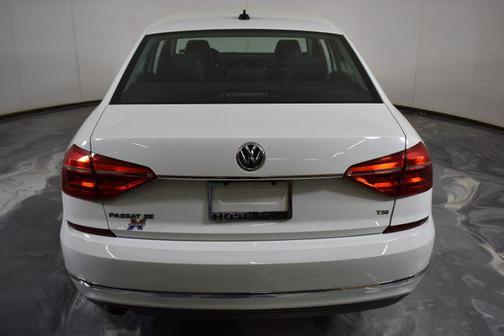 Pure White 2016 Volkswagen Passat 1.8T SE