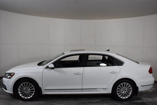 Pure White 2016 Volkswagen Passat 1.8T SE
