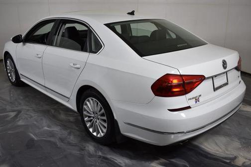 Pure White 2016 Volkswagen Passat 1.8T SE