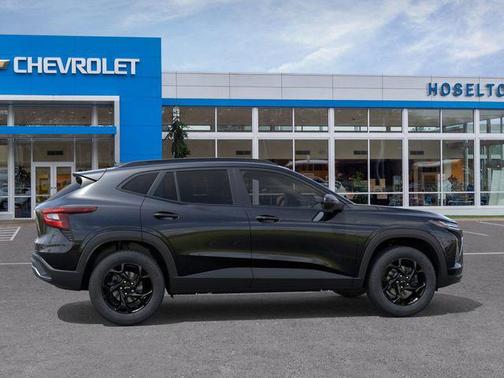 Mosaic Black Metallic 2026 Chevrolet Trax LT