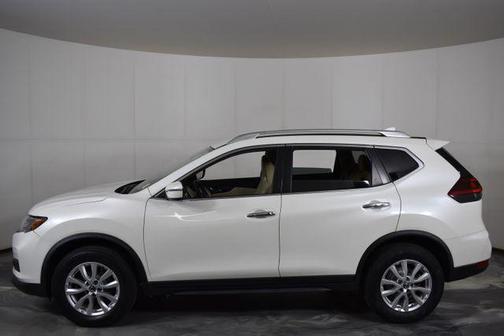 Pearl White Tricoat 2019 Nissan Rogue SV