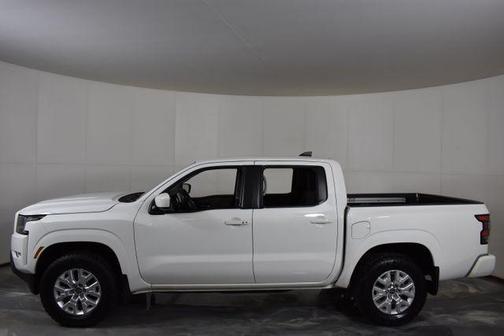 Glacier White 2022 Nissan Frontier SV