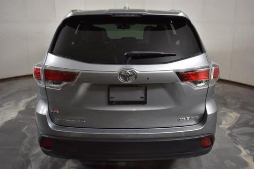 Silver Sky 2016 Toyota Highlander XLE